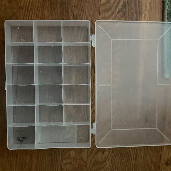 Clear organizer - Picture 1 of 2